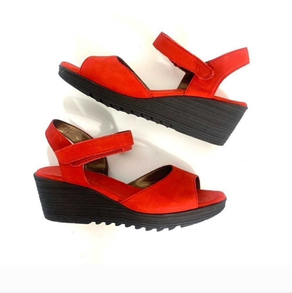 Aerosoles Heelrest Red Suede Sandals - Picture 4 of 6